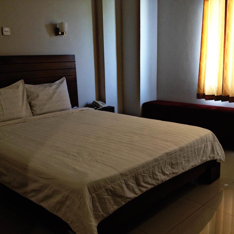 Greensa Inn Surabaya Exterior photo