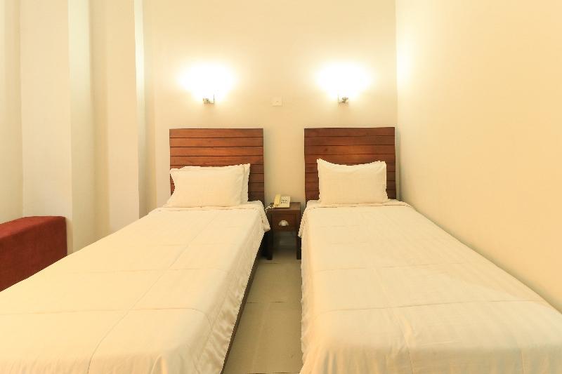 Greensa Inn Surabaya Exterior photo